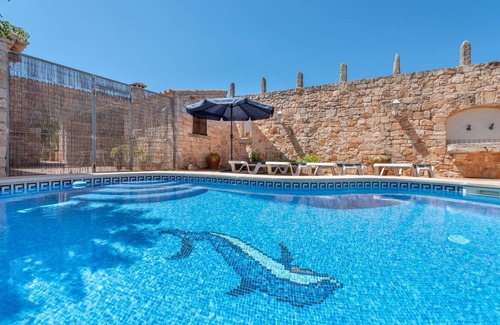 Santanyi House | Air-Conditioned Holiday Home with Pool, Terrace, Balcony & Wi-Fi