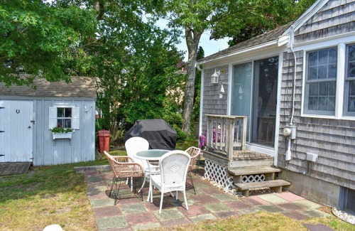 West Dennis House | Air conditioned house by South Village beach!