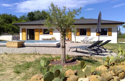 Aigueze House | AIR-CONDITIONED HOUSE IN AIGUEZE WITH SWIMMING POOL SLEEPS 2 TO 6 GORGES DE L' ARDECHE