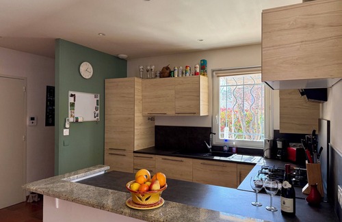 Le Thor House | Air-Conditioned House with Private Garden in Le Thor, pets are welcome.