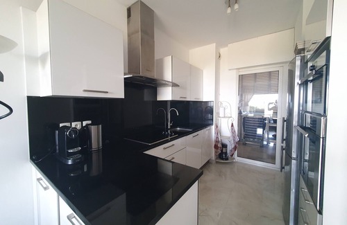 Sainte-Maxime Apartment | Air-conditioned luxury residence with swimming pool direct access to the sea