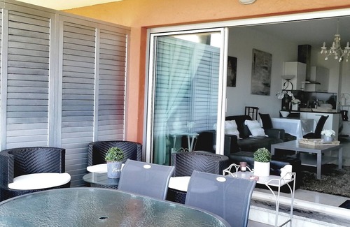 Sainte-Maxime Apartment | Air-conditioned luxury residence with swimming pool direct access to the sea