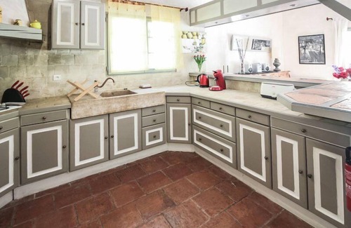 Le Barroux House | Air-conditioned Mas provençal in Le Barroux, Mont-Ventoux, Vaucluse with fenced pool, pets.
