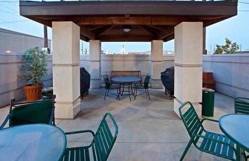 Downtown Indianapolis Apartment | Air-Conditioned Studio Just 15 minutes from Indianapolis International Airport | Pool + 24h Gym