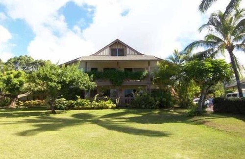 Princeville Apartment | Air Conditioned Upstairs Studio w/RESERVED PARKING; Pool, -WIFI-Walk to Beach