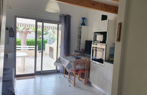 Portiragnes-Plage Villa | AIR CONDITIONED VILLA 5 pers. - SEA at 200M - INTERNET - SHOPS at 100 M - CLASSIFIED 3*.