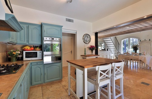 Ventabren Villa | Air-conditioned villa with swimming pool, rated 4 stars, 10 minutes from Aix-en-Provence.