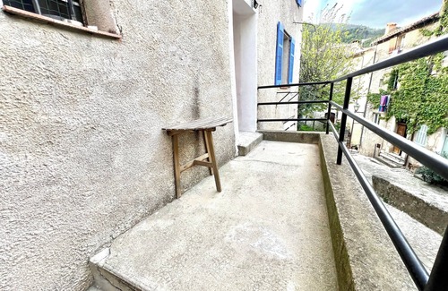 Seillans Apartment | Air-conditioned village house with video projector in the heart of Seillans