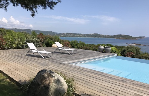Cala Rossa House | Air-conditioned waterfront villa with pool and beach
