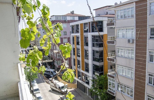 Bahcelievler Apartment | Air Conditioner - Clean 4 Room - 900Mt.Walk Metrobus-Metro-Mall
