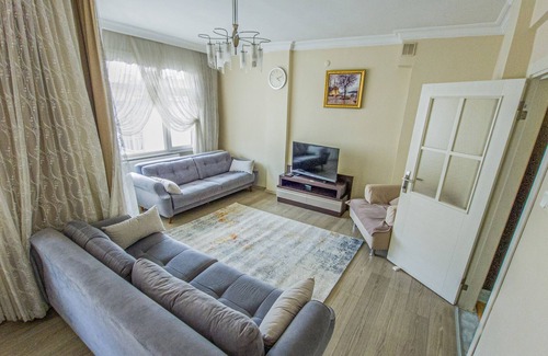 Bahcelievler Apartment | Air Conditioner - Clean 4 Room - 900Mt.Walk Metrobus-Metro-Mall