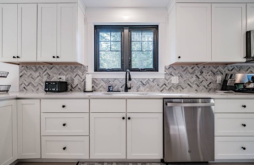 Bethel Ski Chalet | Air conditioning, hot tub, fire pit. Stylish comfort in the Maine Mountains