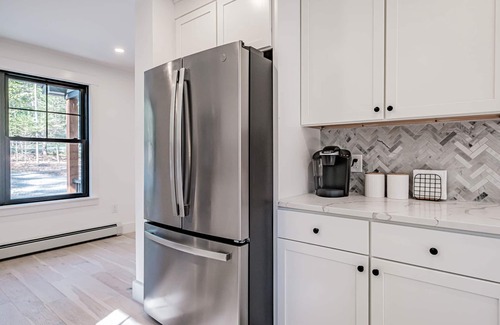 Bethel Ski Chalet | Air conditioning, hot tub, fire pit. Stylish comfort in the Maine Mountains