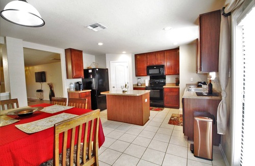 Southside House | Air & Space Force Basic Training Grads/Ex-Large home mins from Lackland AFB/Golf