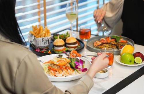 Nana Hotel | Aira Hotel Bangkok Sukhumvit 11