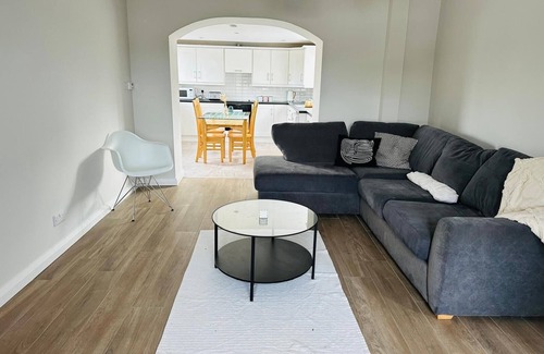 Coleraine House | Airbnb and Holidays Home