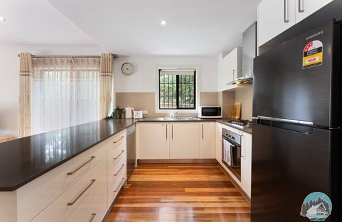 Telopea House | Aircabin - Telopea - Lovely - 5 Beds Holiday House