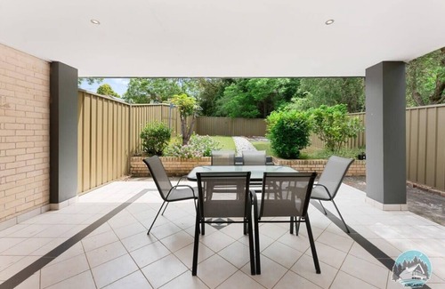Telopea House | Aircabin - Telopea - Lovely - 5 Beds Holiday House