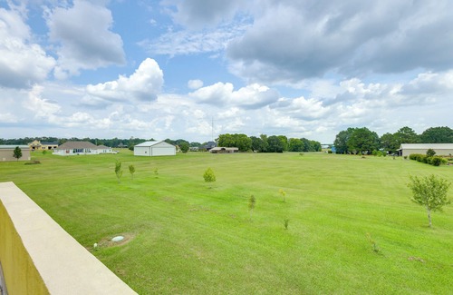 New Waverly Apartment | Aircraft Tours! Fly-In Hangar Apt in New Waverly