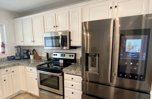 South Salt Lake Cottage | Airdream Cottage/Gated Garage - Hot Tub Laundry