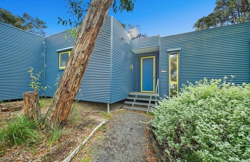 Aireys Inlet House | Aireys Bush Retreat - Spacious home with huge deck