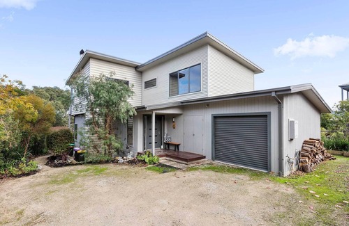 Aireys Inlet House | Aireys Nest - Modern Home in Excellent Location