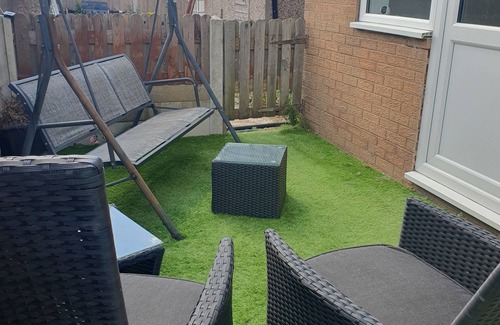 Sandtoft Apartment | Airfield Views, South Yorkshire Wildlife Park, book a pleasure flight trip