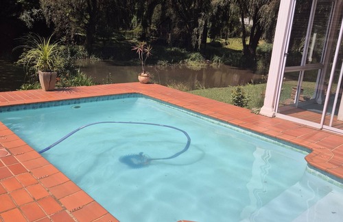 Hilton Cottage | Airlakehouse- tranquil and private cottage in a cul de sac
