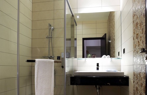 West District Hotel | Airline lnn Green Park Way