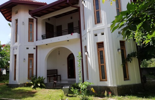 Negombo Bed & Breakfast | Airport 10 minutes drive and clean room.