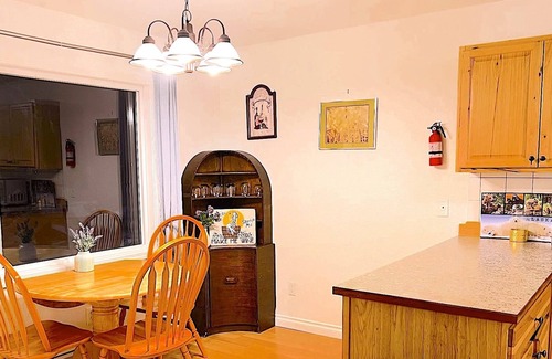 Sand Lake Apartment | Airport Aurora - Near Airport, Shopping, and Best Sushi in Town!