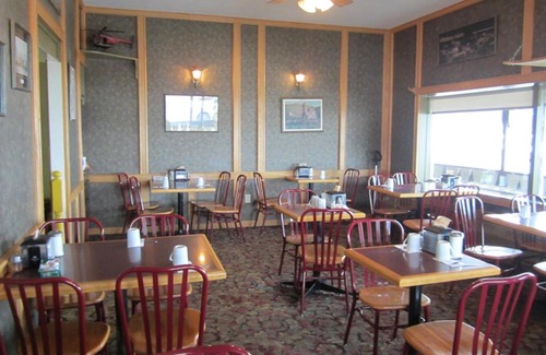 Whitehorse Hotel | Airport Chalet
