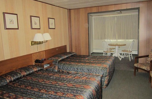 Whitehorse Hotel | Airport Chalet