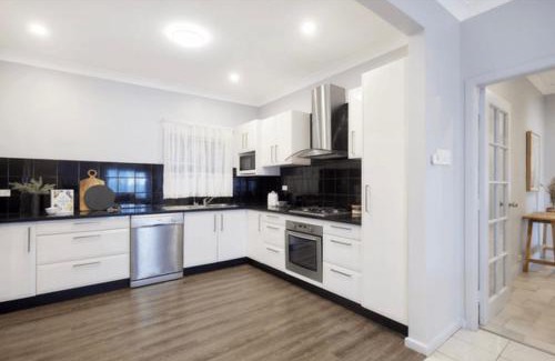 Wolli Creek House | Airport Guesthouse