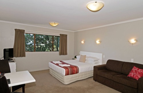 Onehunga Hotel | Airport Harbour View Motel