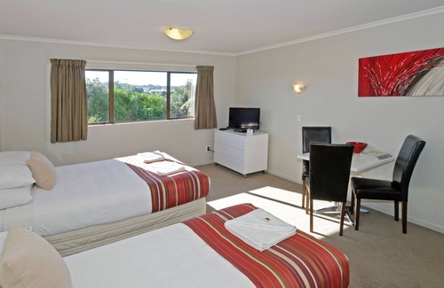Onehunga Hotel | Airport Harbour View Motel