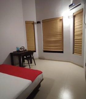 Kimbulapitiya House | Airport in 10 Min - Cozy Upstairs for Two with Garden Air-conditioning and Balcony