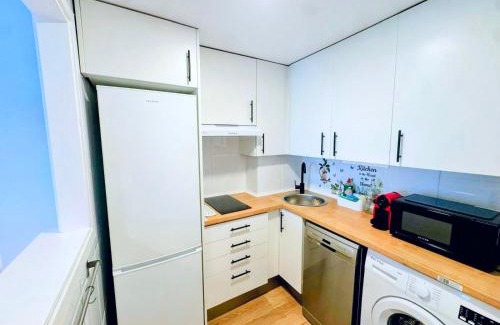 Rejas Apartment | Airport Madrid Plenilunio Suites Green by beBalmy