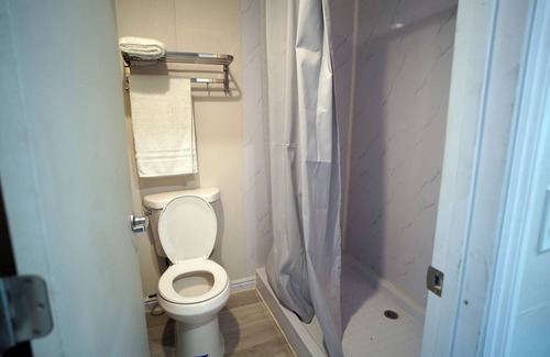 Ontario Hotel | Airport Stay Motel