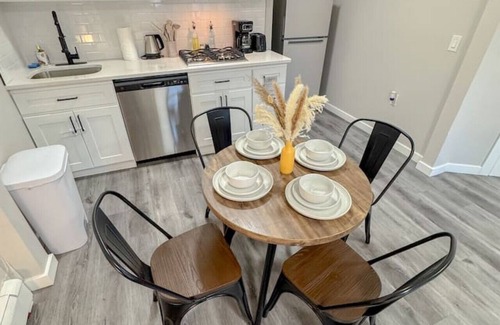 North Ironbound Apartment | Airport Studio: NY/NJ Charm