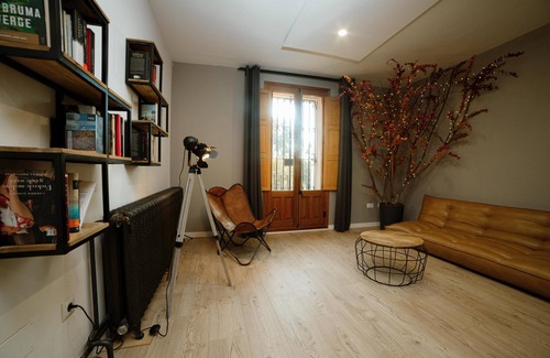 El Prat de Llobregat Cabin | Airport Suite 2 (private bathroom) 8 minutes drive from the airport