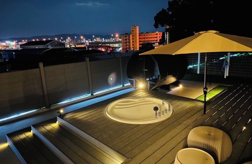 Hakata-ku Villa | AirportHills 1400 ㎡ 1 building with a spectacular open-air bath on the 2nd floor for private use, 4 parking spaces, BBQ facilities, pets allowed