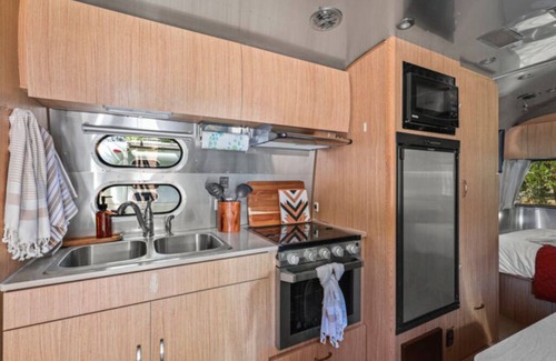 Dunsmuir Apartment | Airstream - (Eucalyptus)