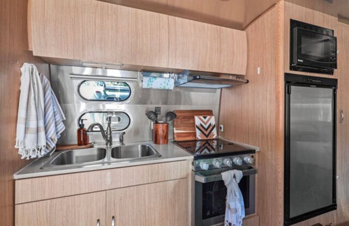 Dunsmuir Apartment | Airstream - (Eucalyptus)
