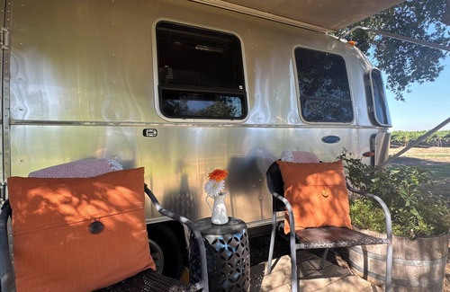 Walnut Grove House | Airstream Experience at Vineyard on Grand Island