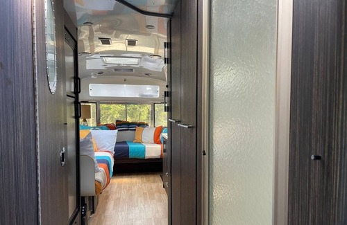 Vinita House | Airstream Suite for Lakeside Cabin @ Check-In Bay