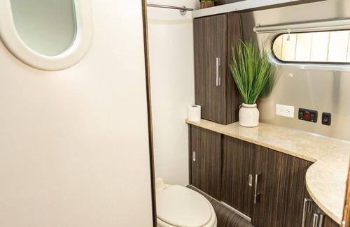 Vinita House | Airstream Suite for Lakeside Cabin @ Check-In Bay