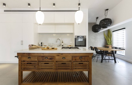 Old North Apartment | AirTLV-Bazel Apartment With Balcony