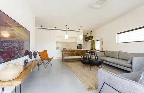 Old North Apartment | AirTLV-Bazel Apartment With Balcony
