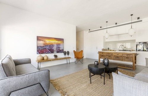 Old North Apartment | AirTLV-Bazel Apartment With Balcony